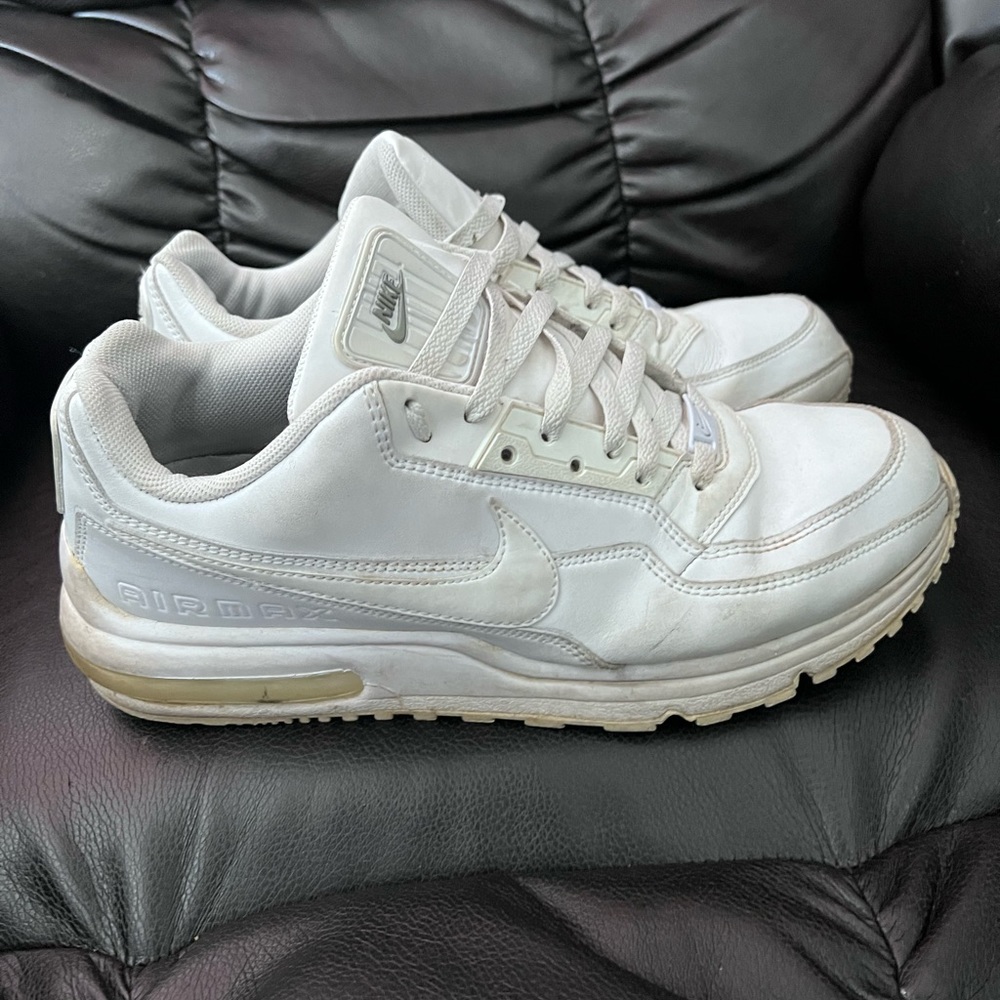 Men’s AirMax white Size 11